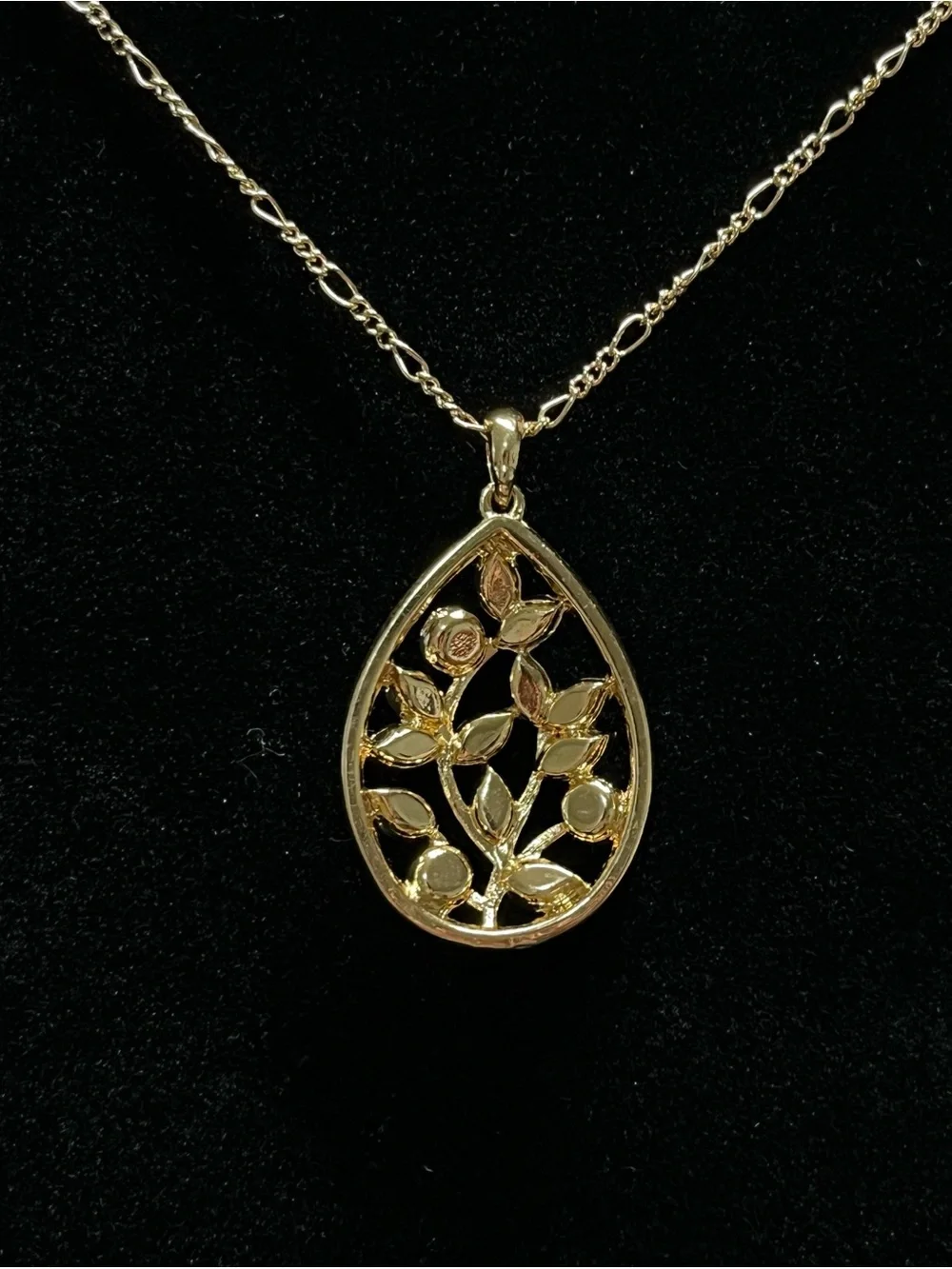 Avon Faux Pearl Rhinestone Floral Pendant Necklace